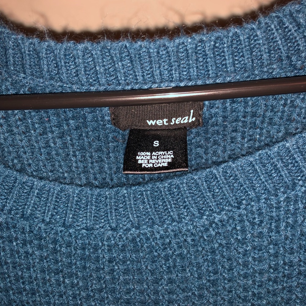 Sweaters - Picture 5 of 6